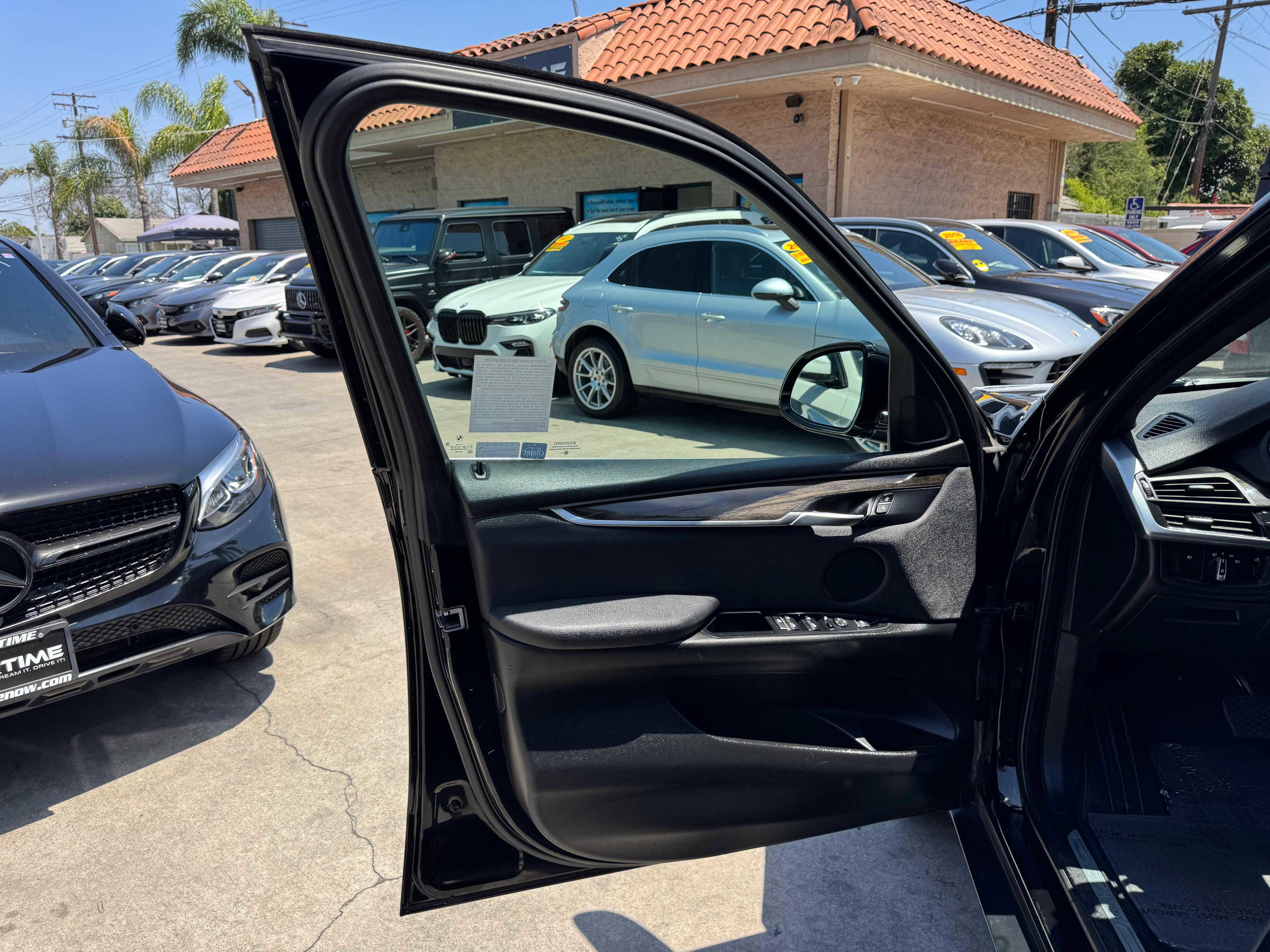 Vehicle image 29 of 69