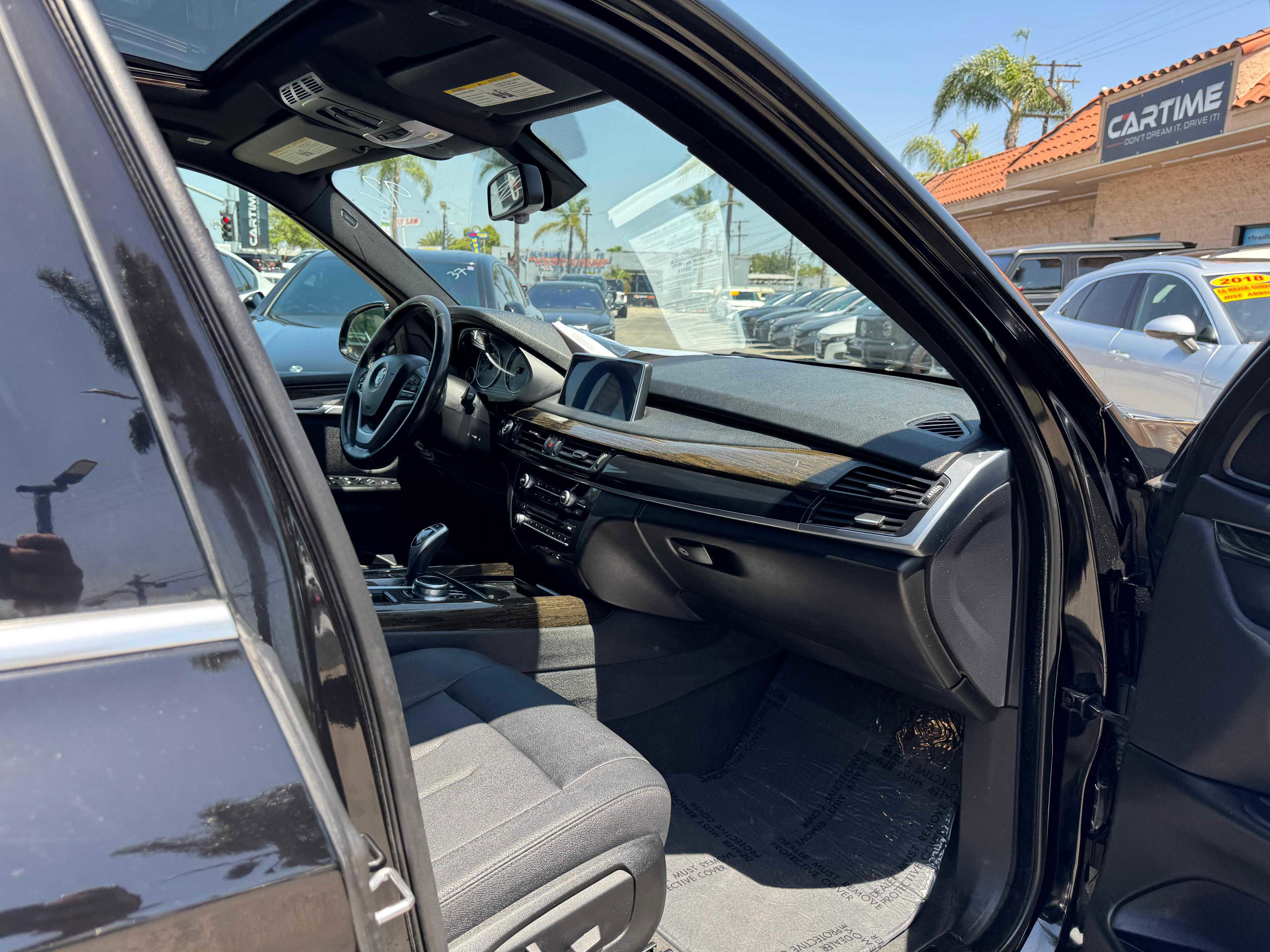 Vehicle image 28 of 69