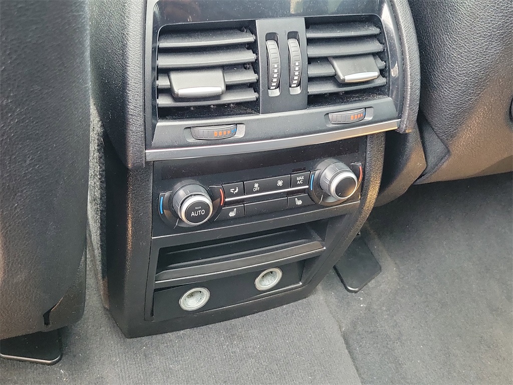 Vehicle image 27 of 36
