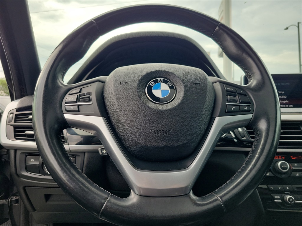 Vehicle image 33 of 36