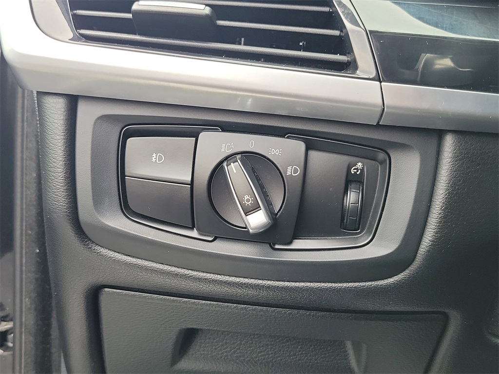 Vehicle image 25 of 36