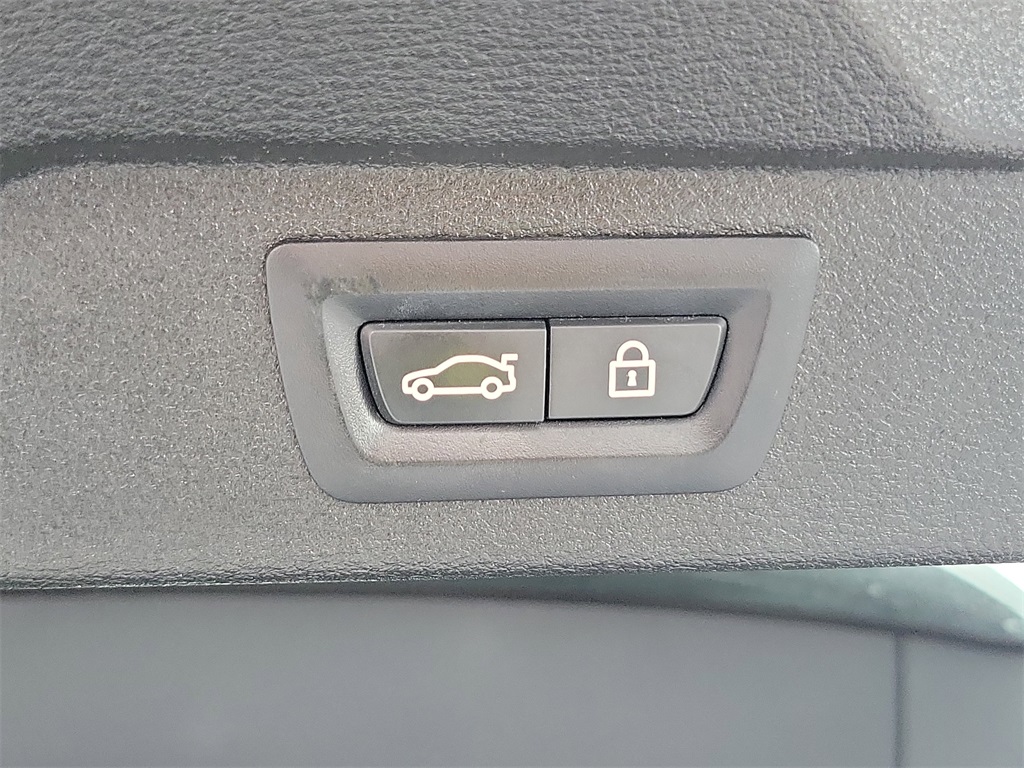 Vehicle image 29 of 36