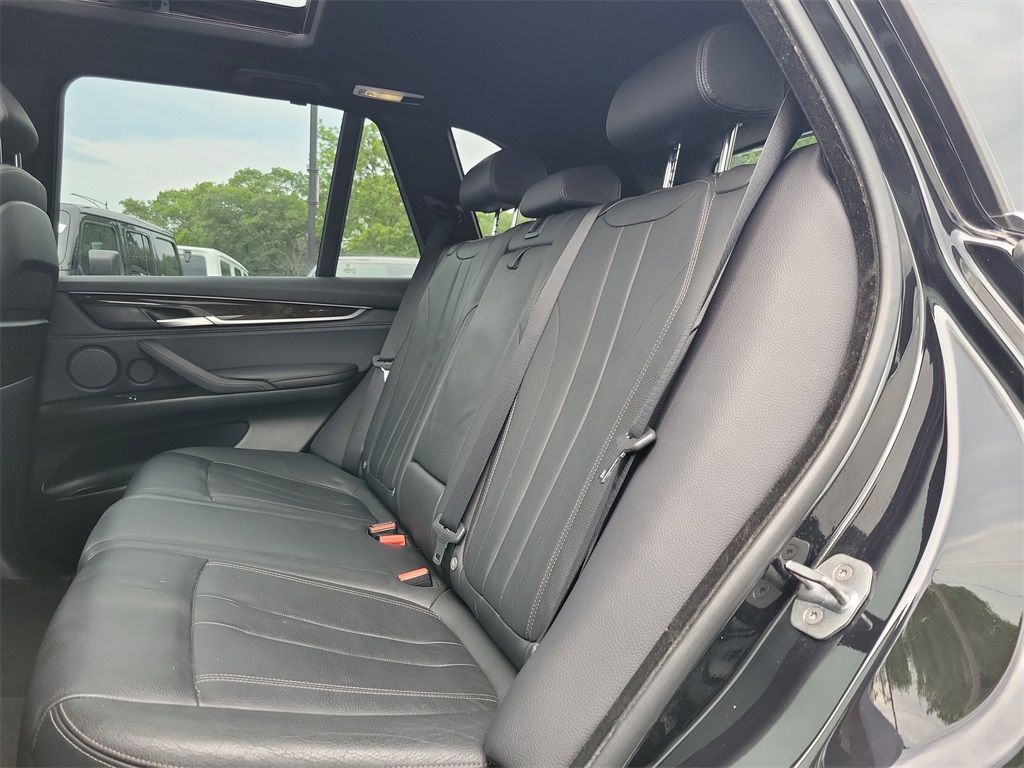 Vehicle image 9 of 36