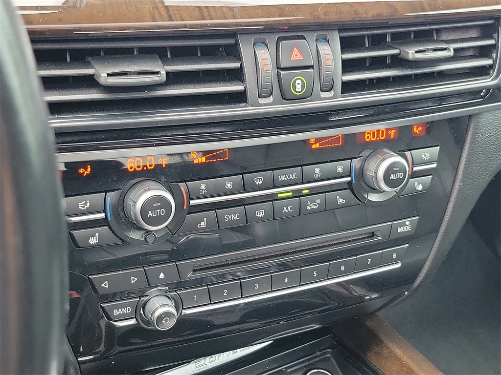 Vehicle image 22 of 36
