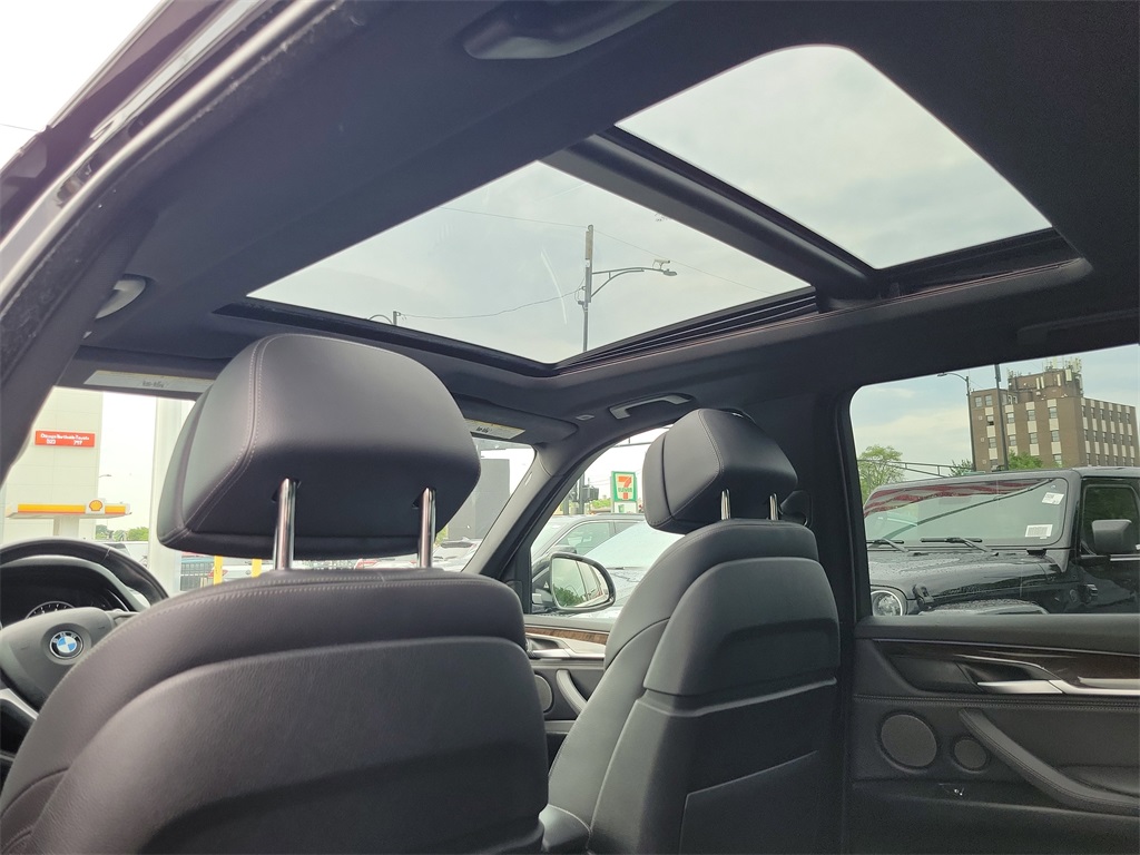 Vehicle image 34 of 36