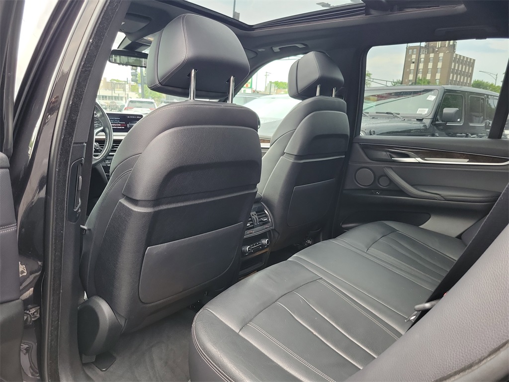 Vehicle image 10 of 36