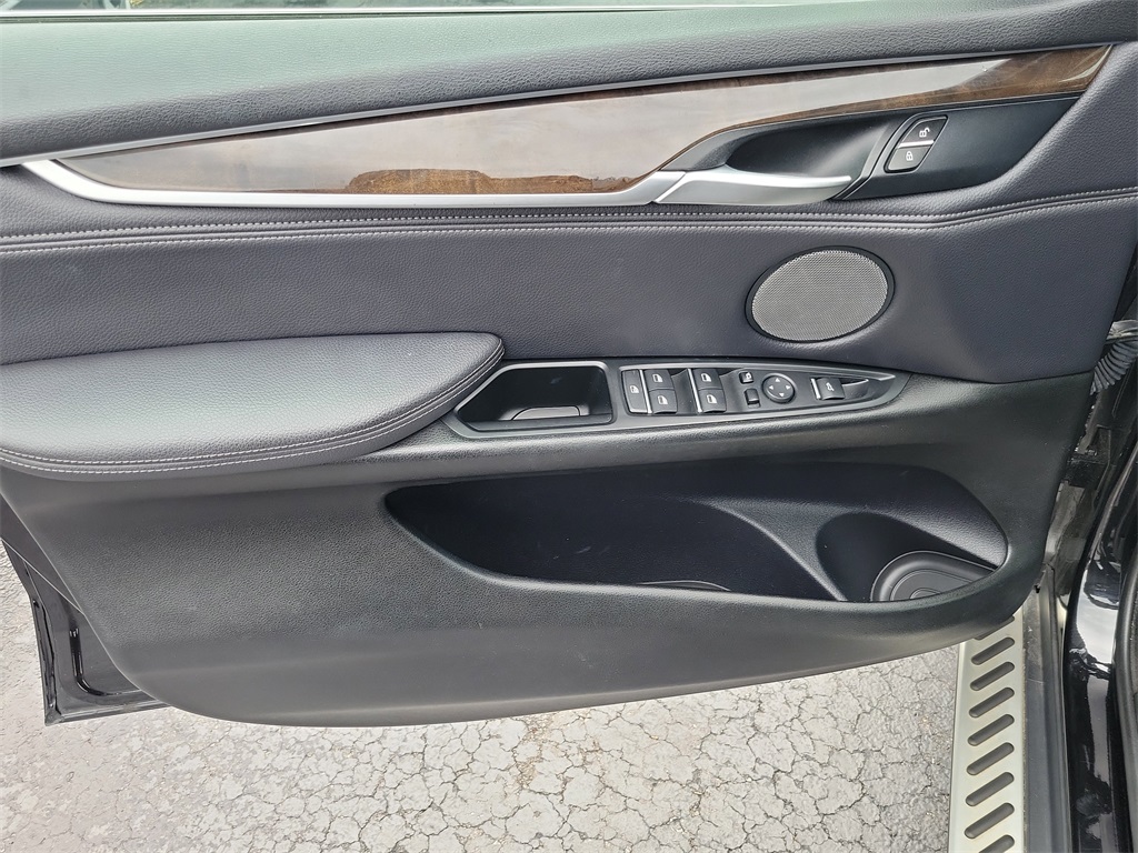 Vehicle image 24 of 36