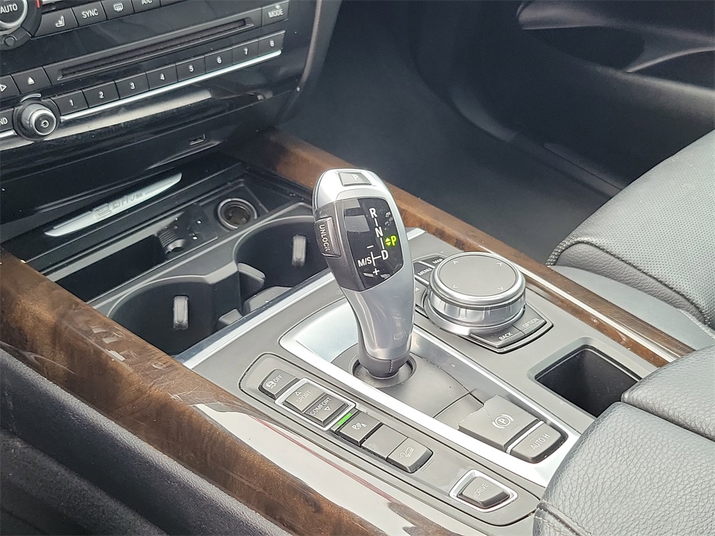 Vehicle image 23 of 36