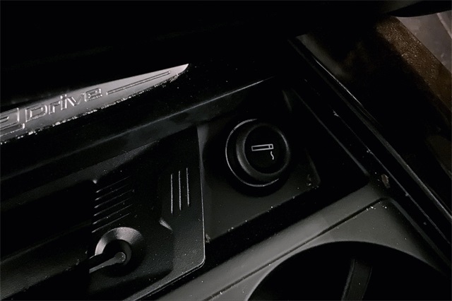 Vehicle image 23 of 34