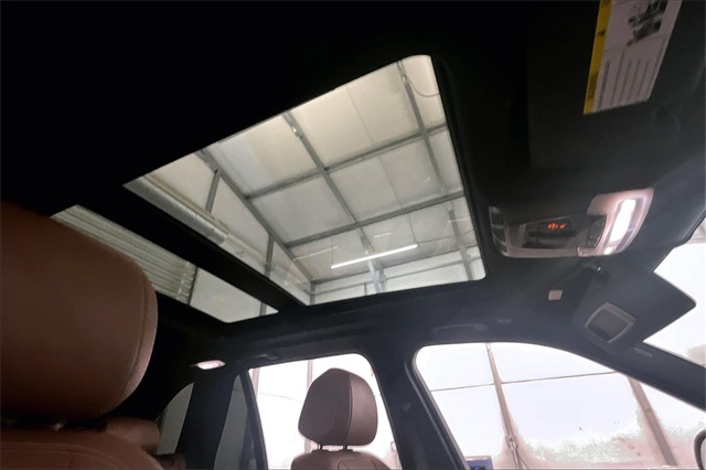 Vehicle image 32 of 34