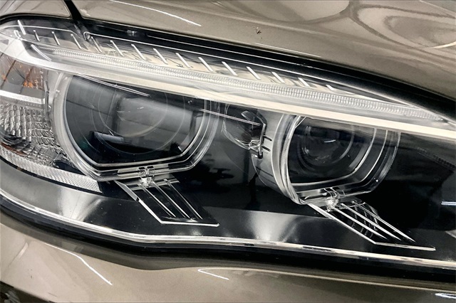 Vehicle image 28 of 34
