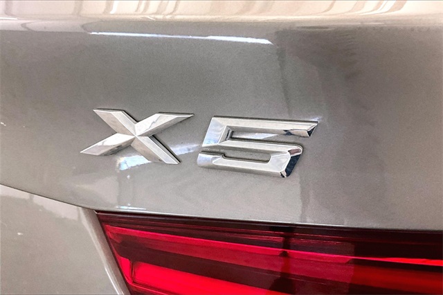 Vehicle image 26 of 34