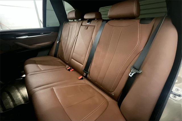 Vehicle image 11 of 34