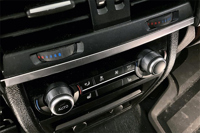Vehicle image 31 of 34