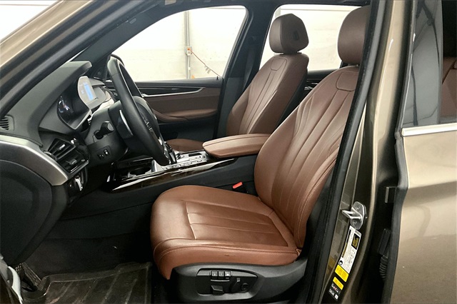Vehicle image 10 of 34