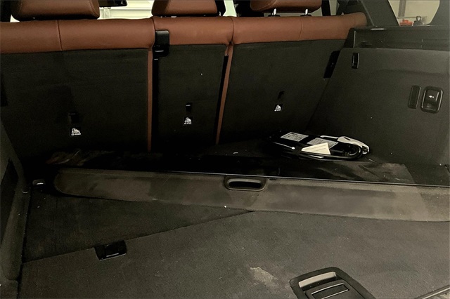Vehicle image 8 of 34