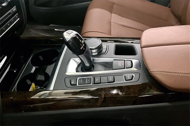 Vehicle image 20 of 34
