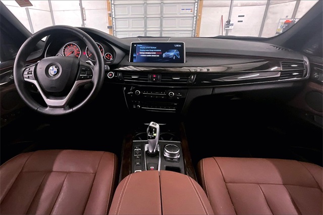 Vehicle image 14 of 34