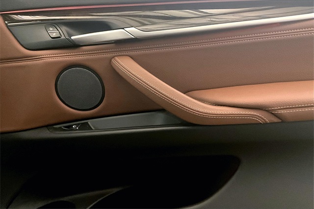 Vehicle image 22 of 34