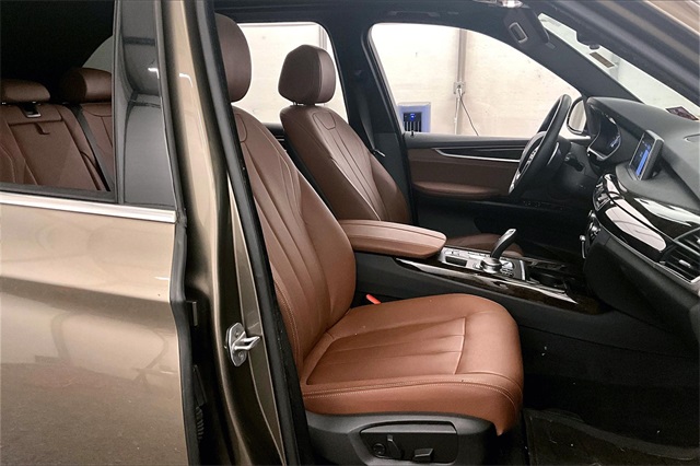 Vehicle image 12 of 34