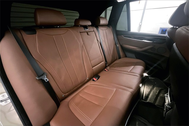 Vehicle image 9 of 34