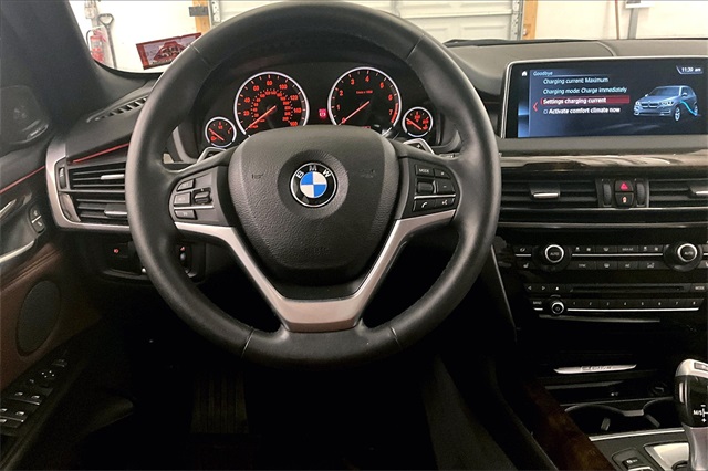 Vehicle image 15 of 34