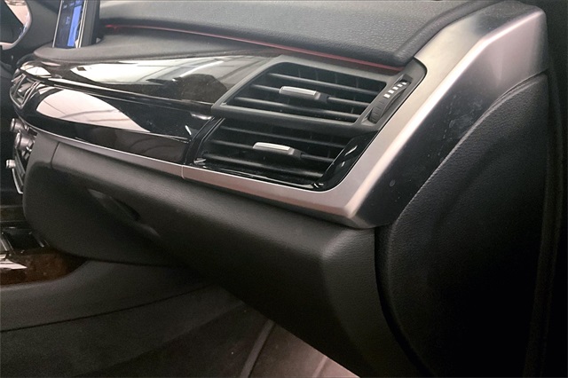 Vehicle image 24 of 34