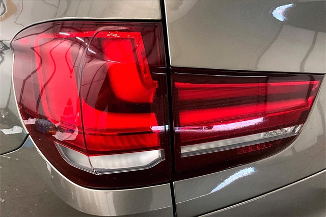 Vehicle image 29 of 34