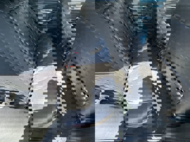 Vehicle image 23 of 27