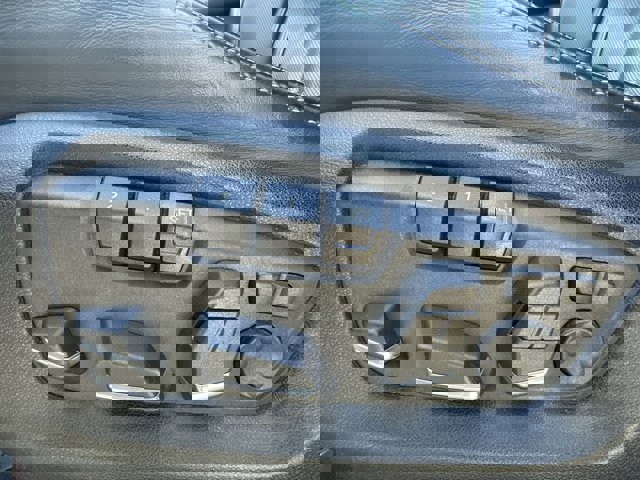 Vehicle image 13 of 27