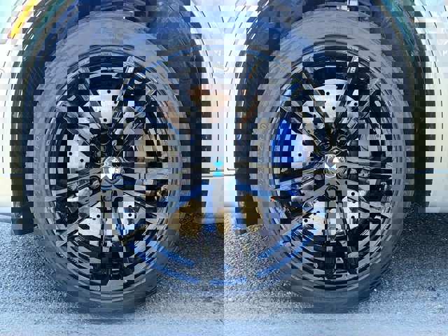 Vehicle image 10 of 27