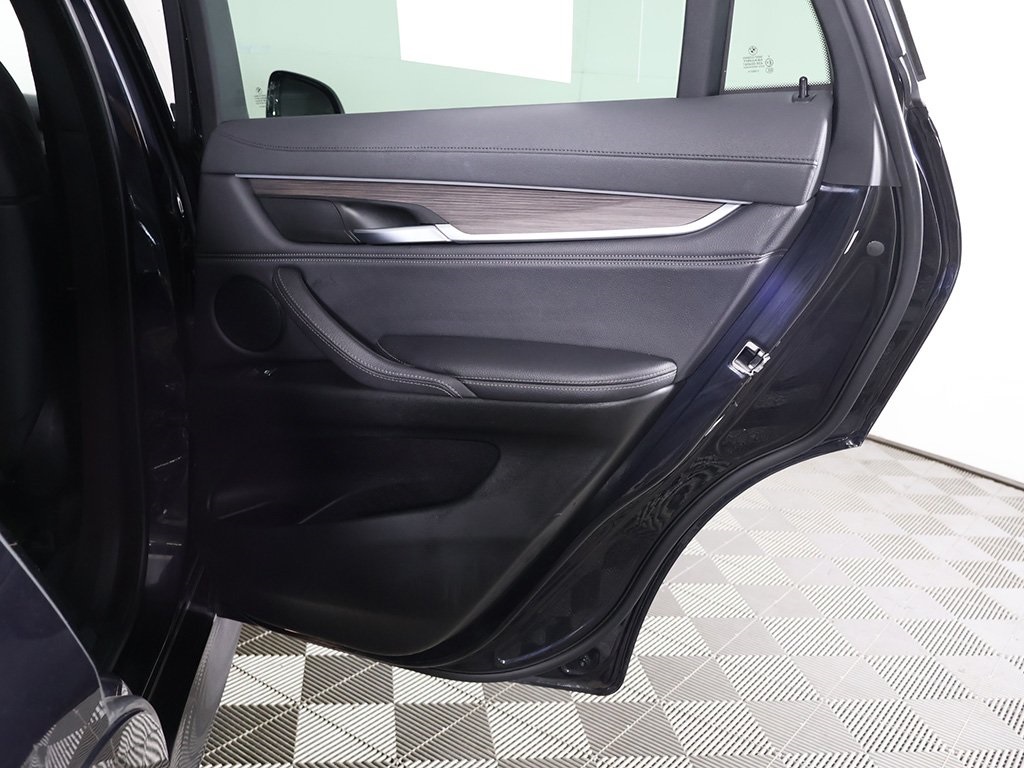 Vehicle image 29 of 60
