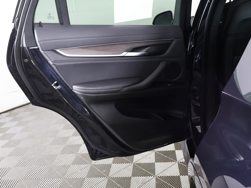 Vehicle image 28 of 60