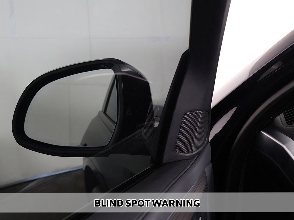 Vehicle image 17 of 60