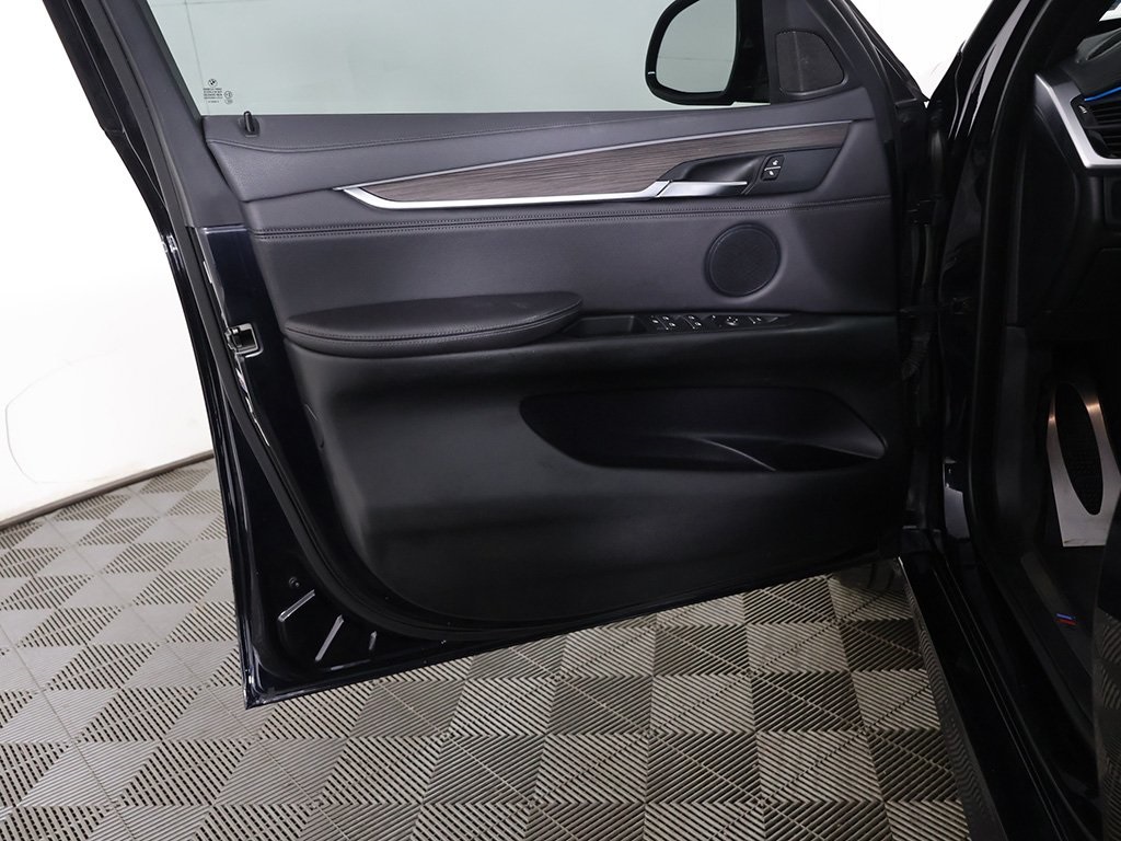 Vehicle image 26 of 60