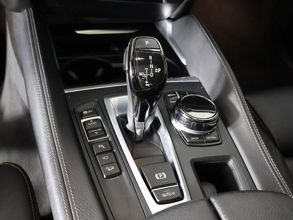 Vehicle image 52 of 60