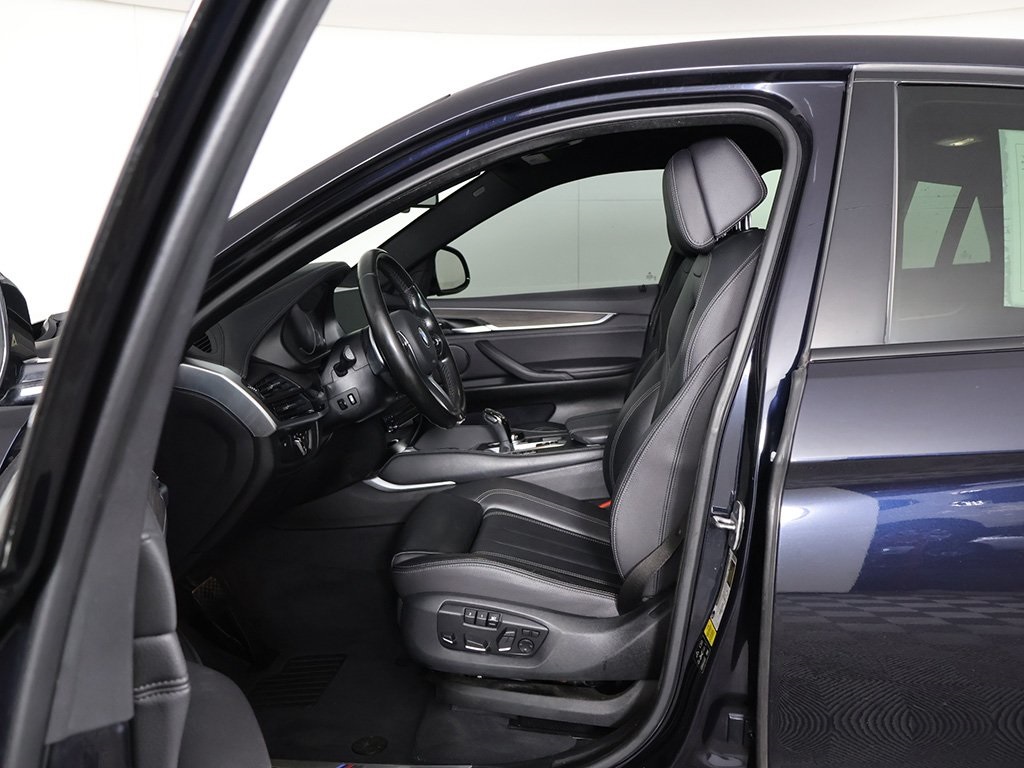 Vehicle image 32 of 60