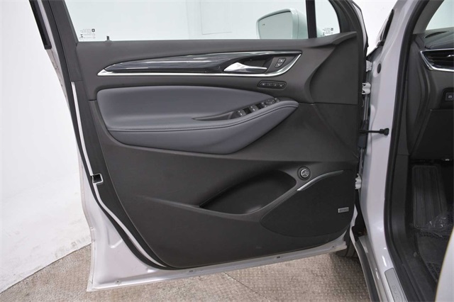 Vehicle image 23 of 34