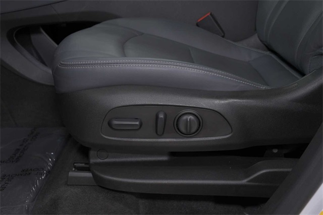 Vehicle image 32 of 34