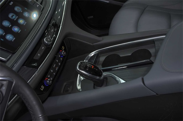 Vehicle image 22 of 34