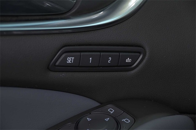 Vehicle image 25 of 34