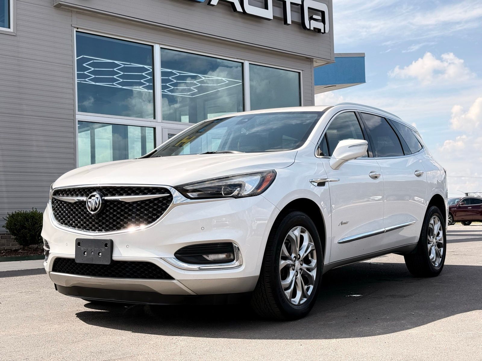 2018 Buick Enclave Avenir Image 2 of 49