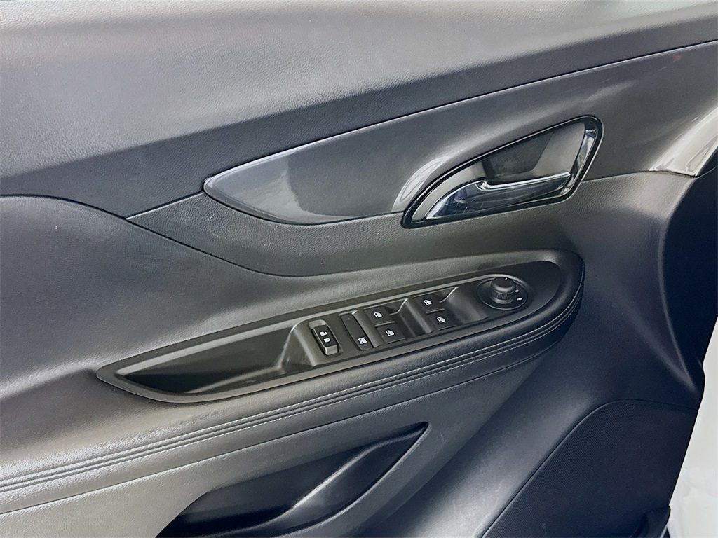 Vehicle image 18 of 32