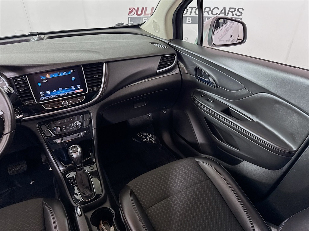 Vehicle image 23 of 32