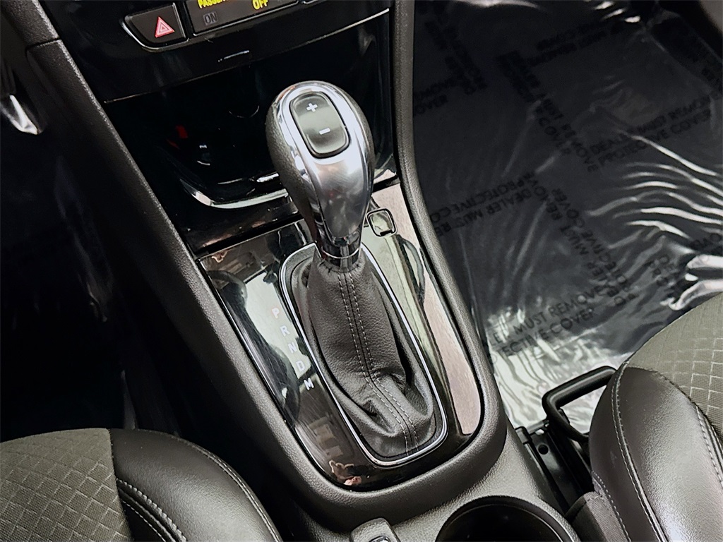 Vehicle image 17 of 32