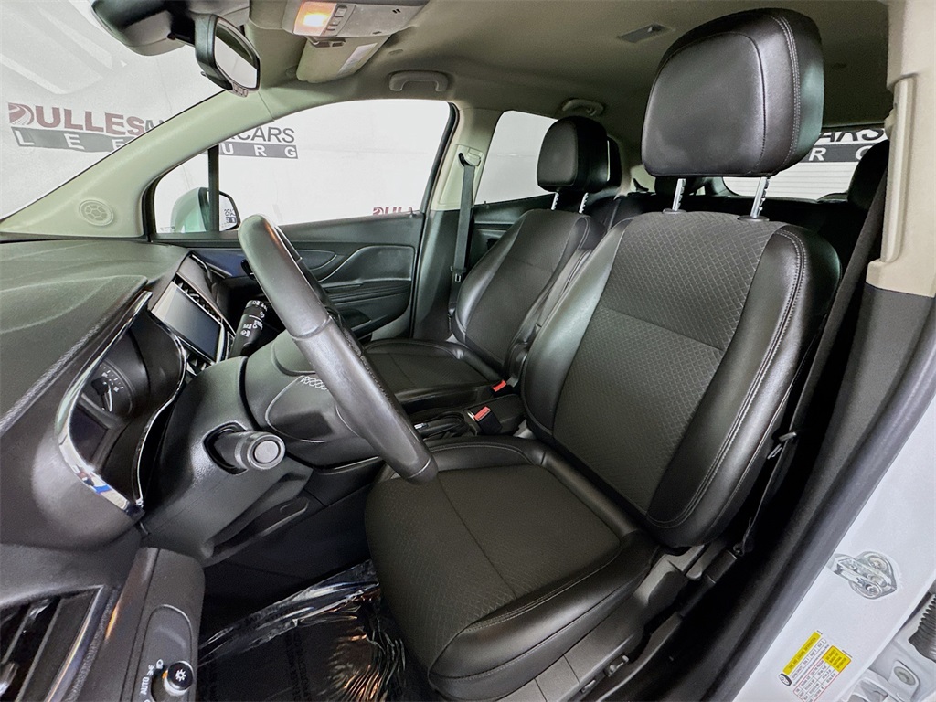 Vehicle image 21 of 32