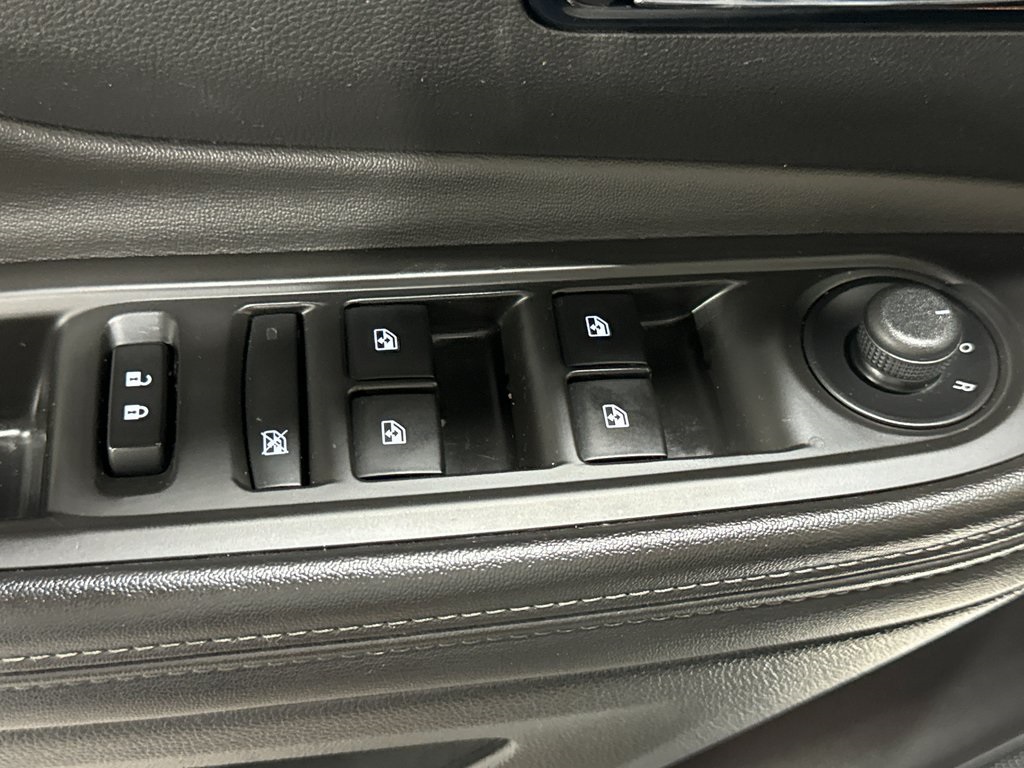Vehicle image 37 of 40