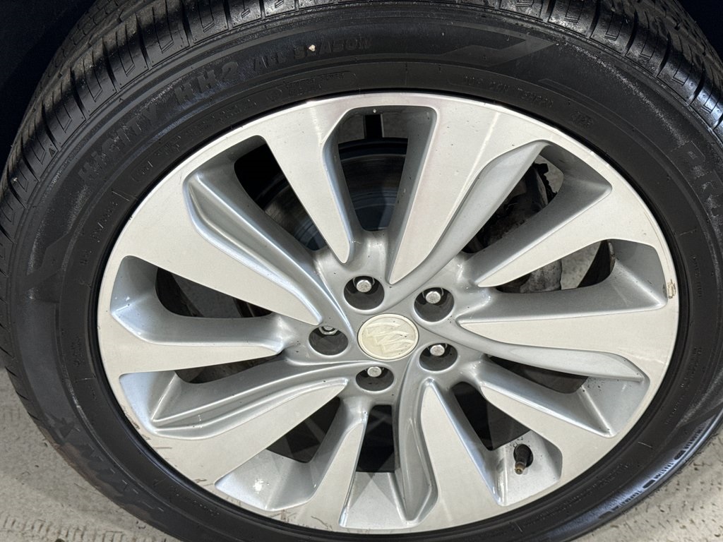 Vehicle image 8 of 40