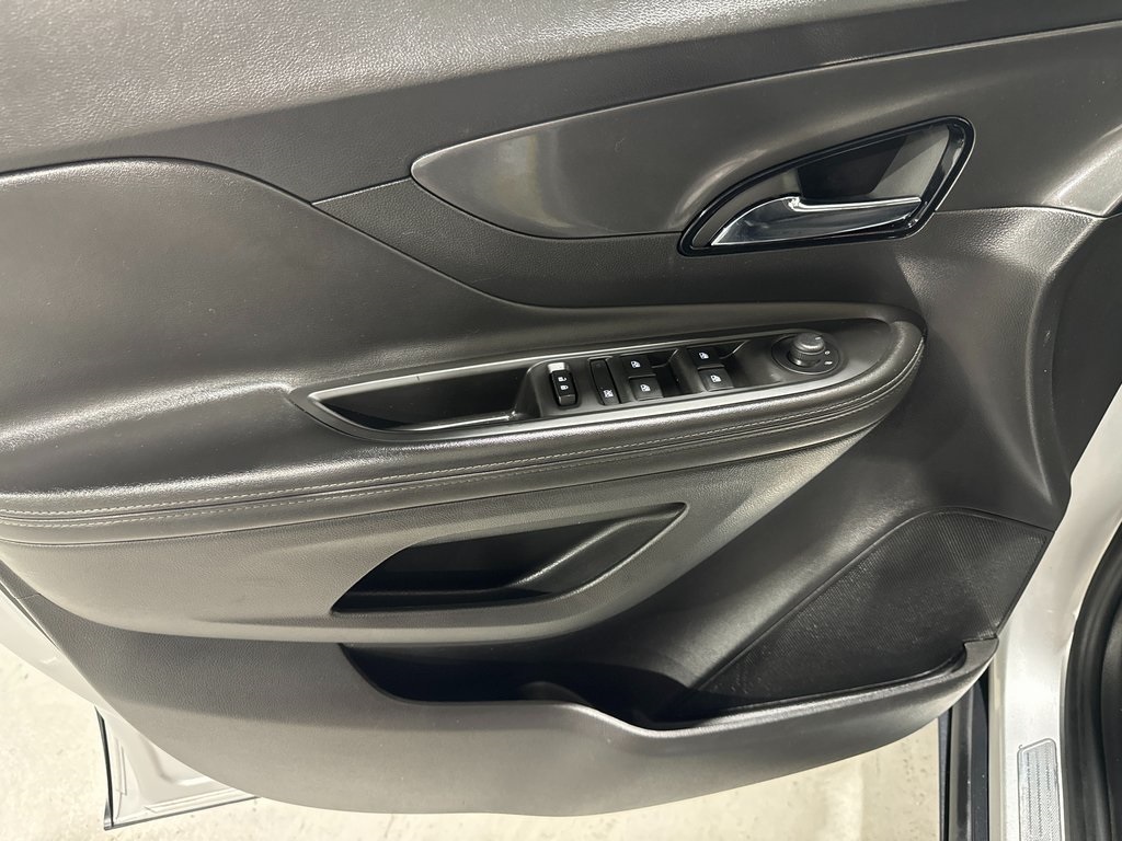 Vehicle image 27 of 40