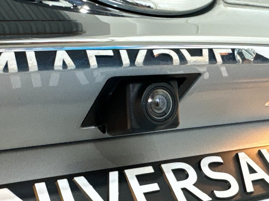 Vehicle image 38 of 40